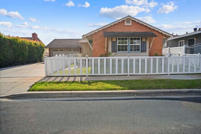 Photo - Charming 4-Bed 3-Bath in Paradise Hills