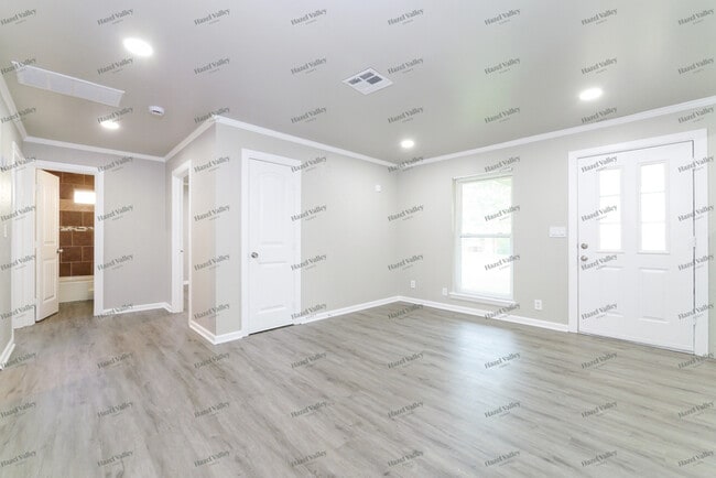 Photo - 806 S Meadow Ln