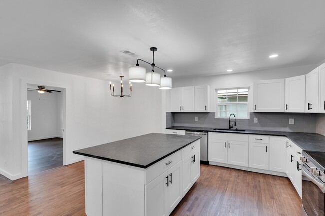 Photo - 6124 Sundown Dr