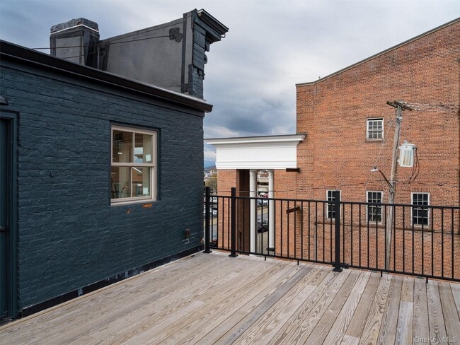 Photo - 702-704-704 Columbia St Apartment Unit 4