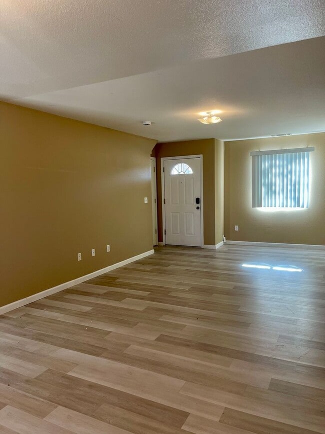 Photo - 4 BED/2.5 BATH HOUSE LOCATED IN THE LAKE K...