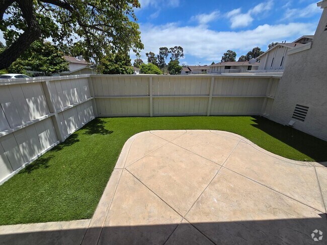 Building Photo - Spacious 4-Bedroom Townhome for Rent in De...