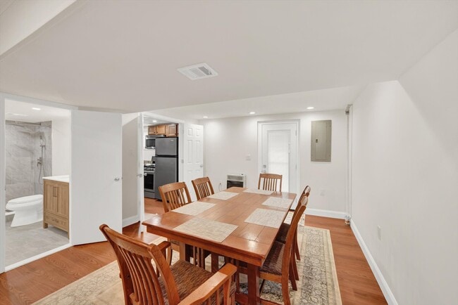 Photo - 5119 Niagara Pl Unit Basement