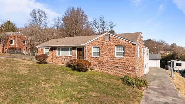 Photo - Updated 3bd/2bth home with Remodeled Master Suite & Prime Location!