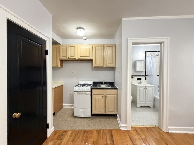 912 W Leland Ave Unit J01P