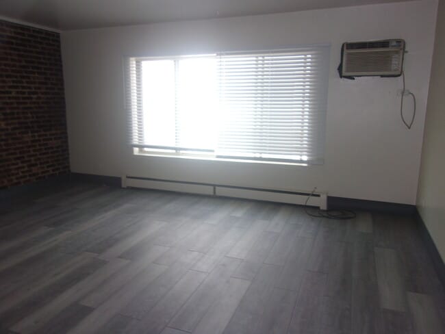 Photo - 567 N Pine Ave