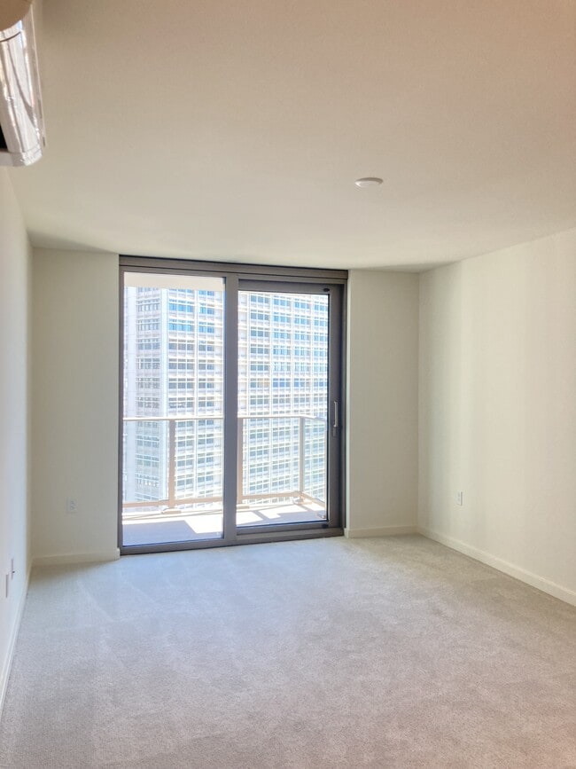 Photo - 1705 One St