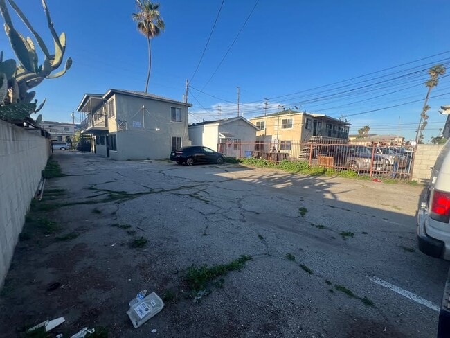 810 W 62nd St Unit 1