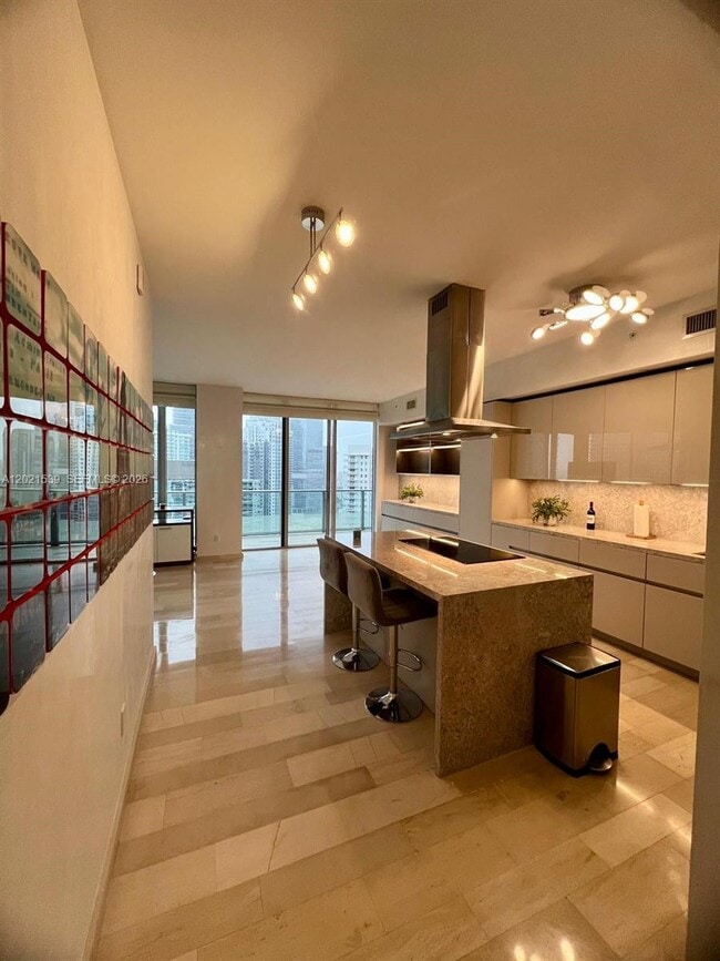 Building Photo - 1300 Brickell Bay Dr Unit 3701
