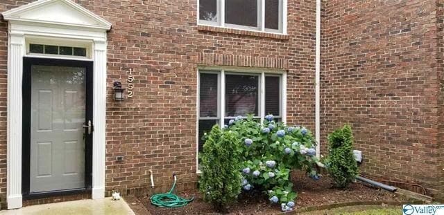 Building Photo - Gorgeous Updated 2BR 3BA Town house