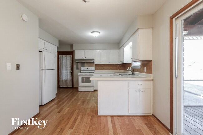 Photo - 8141 S East St