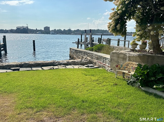 Photo - 251 Thames St