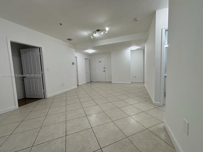 Photo - 2280 SW 32nd Ave Unidad 503 Rental