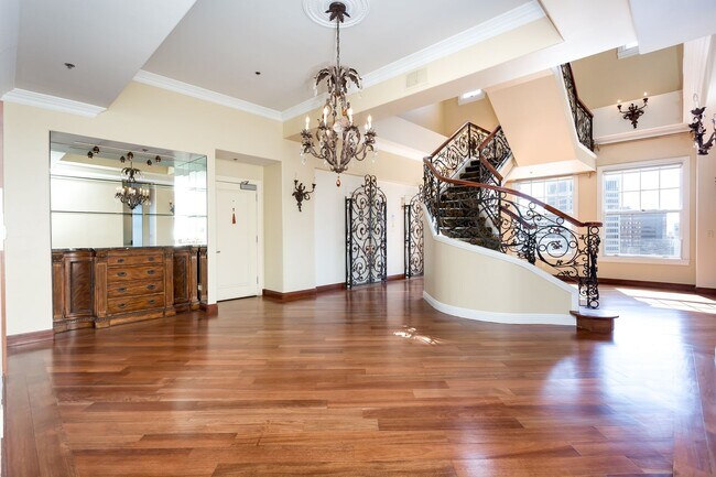Photo - 702 Ash St