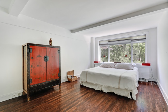 Photo - 170 E 77th St