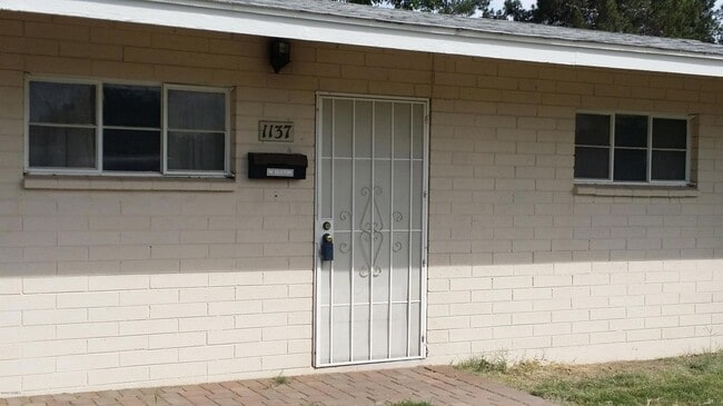 Building Photo - 1137 S Judd St