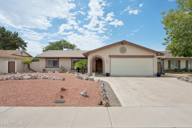 Building Photo - 2319 E Loma Vista Dr