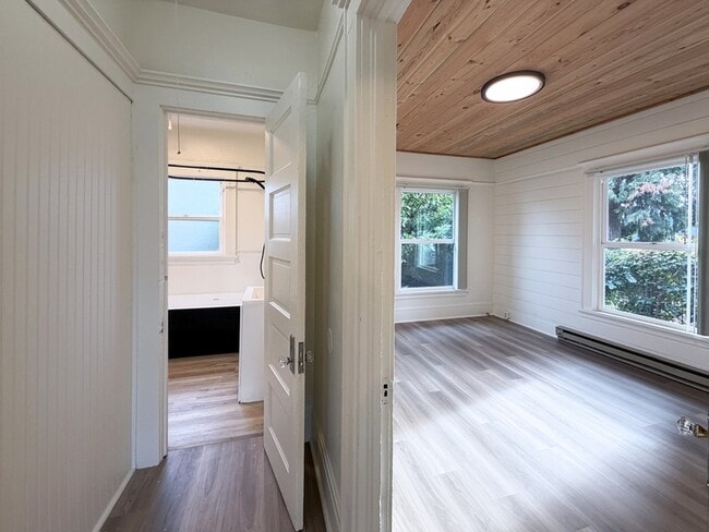 Photo - 577 Madison St