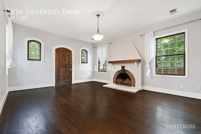 Photo - 1614 University Dr