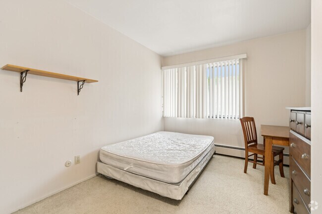 2BR, 1BA - 700SF - Bedroom