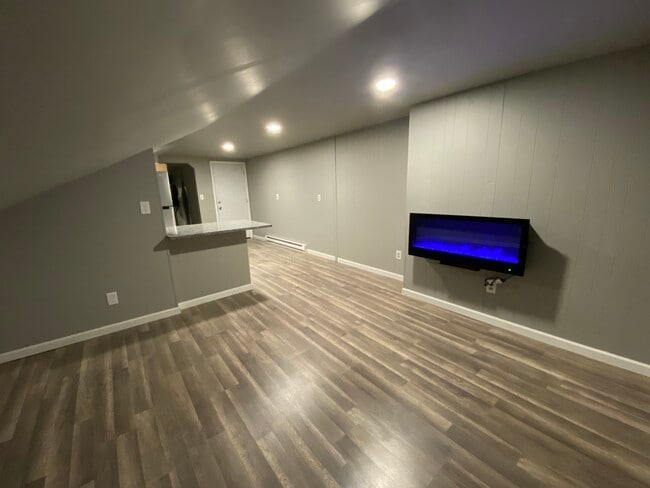 Building Photo - 4 Saratoga Ave Unit 3