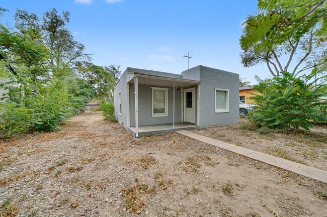 Photo - 1512 E 18th St