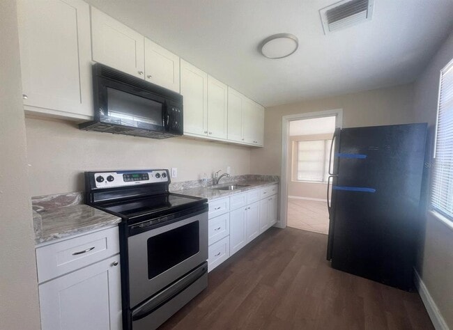 Photo - 15 Haselton St