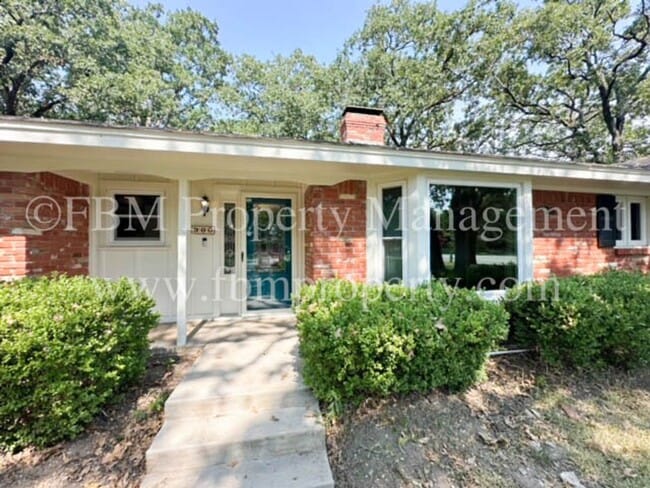 Photo - 900 Dobbins Rd