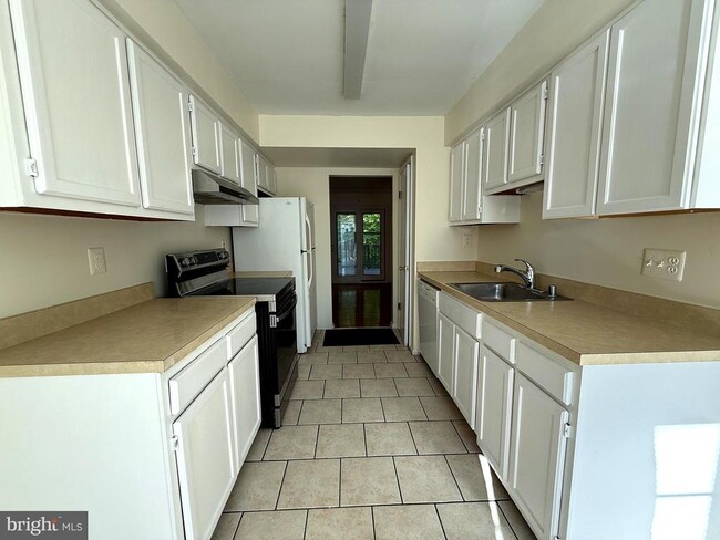 Photo - 11 Wimbledon Ct