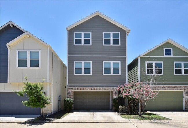 Building Photo - 5502 Camaguey St