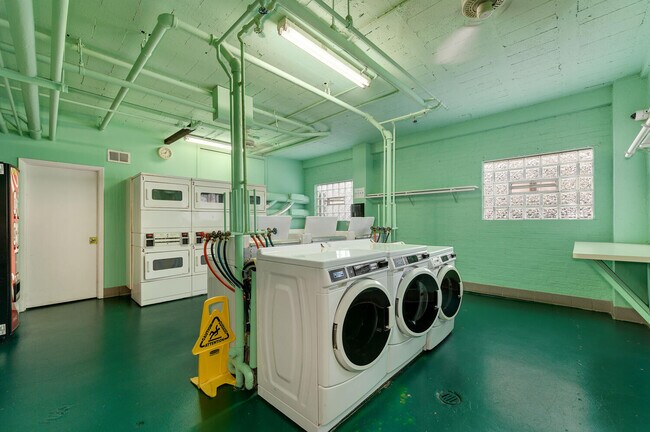 Photo - 850 Argyle Place