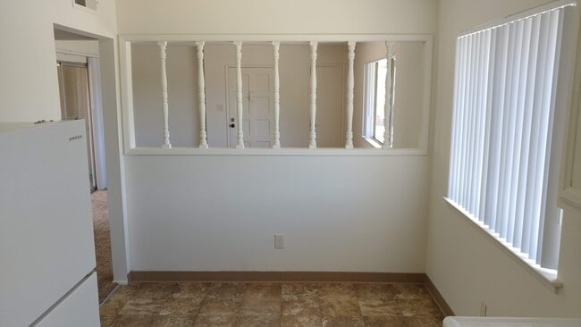 Photo - 2813-2819 N. West Ave 4-Plex - 611 Unidad **19 West - 406