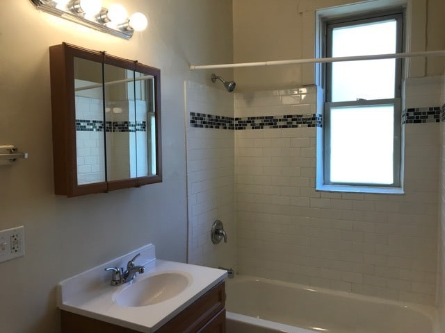 Photo - 2000 W Addison St