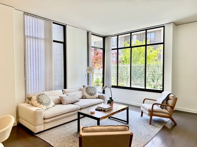 Photo - 150 Lombard St
