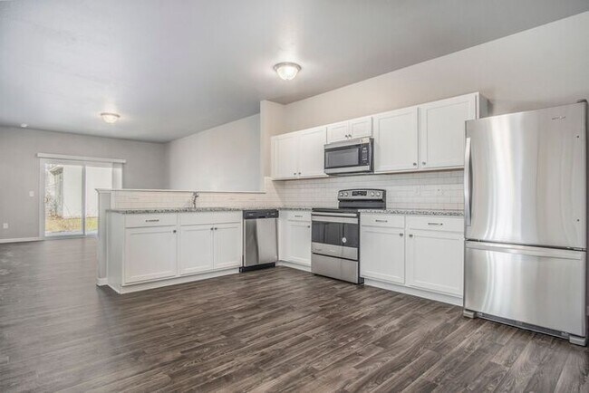 Photo - 15901 Cedar Dr