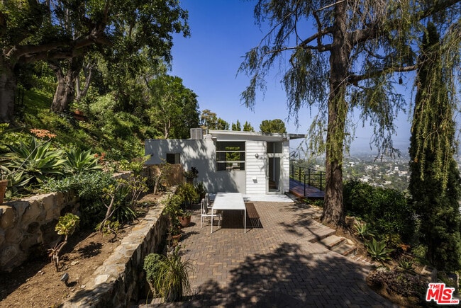 Photo - 631 Cross Ave