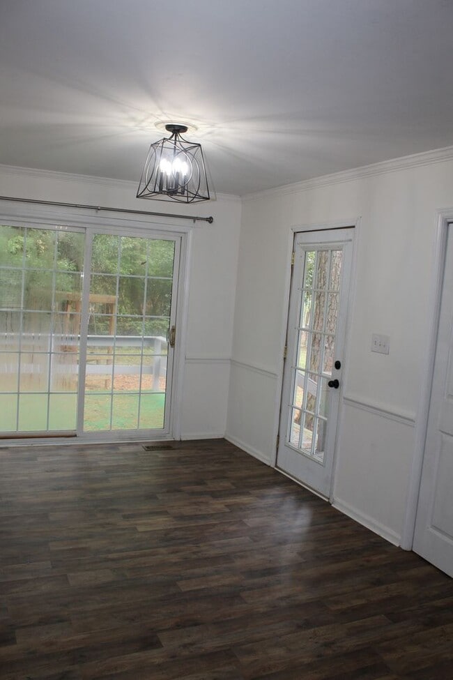 Photo - 107 Clairmont Rd NE