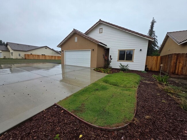 Building Photo - 2018 E Seeger Ave