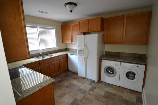 Kitchen - 90 Drake St