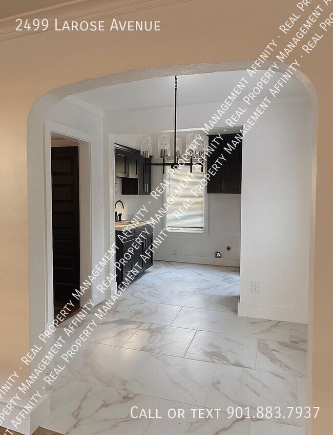 Photo - 2499 Larose Ave