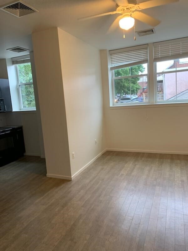 Photo - 1021 W Lancaster Ave Unit 212