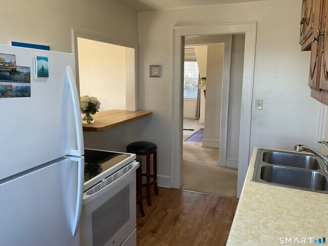 Photo - 405 Mohegan Ave Pkwy