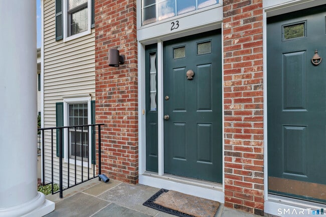 Building Photo - 570 Danbury Rd Unit 23