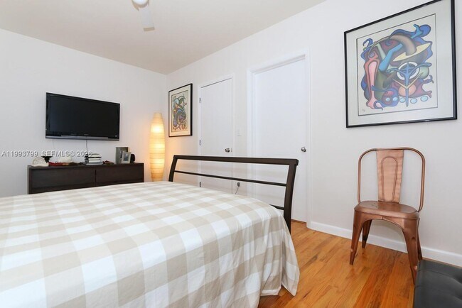 Photo - 1018 Meridian Ave Unit 6