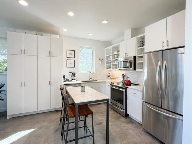Photo - 1204 Woodland Ave Unit B