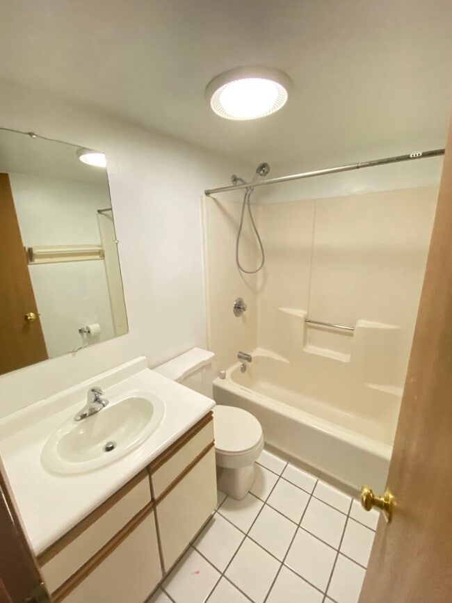 Photo - (45) 99-103 Chittenden Avenue Unit 99