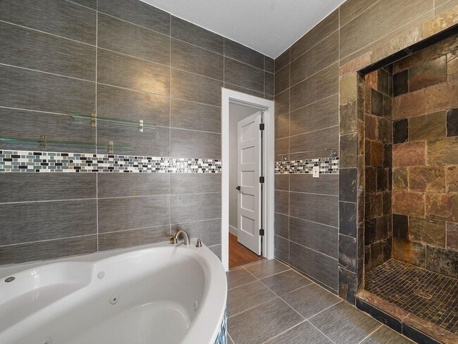 Photo - 3006 Chenevert St