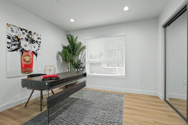 Photo - 5405 Hermitage Ave Unidad 201