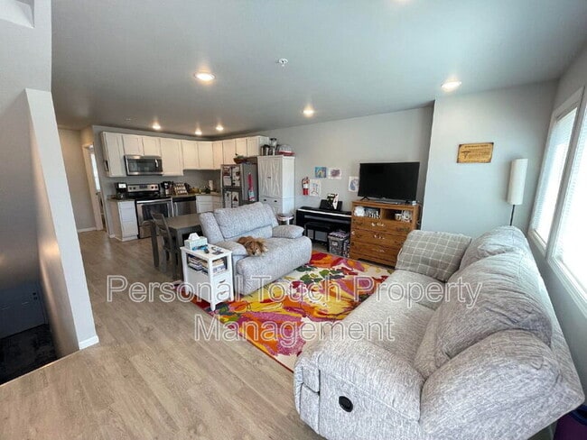 Building Photo - 808 7th Ave S Unit 5 Rental