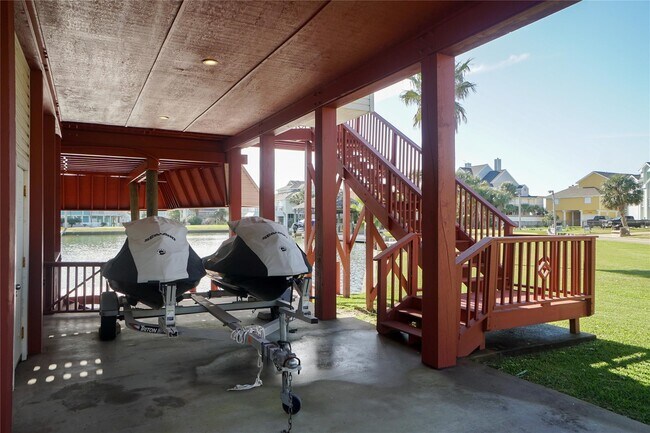 Photo - 16619 Bayfront Dr